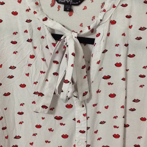 Velvet Heart Lips & Kisses Long Sleeve Bow Tie M - Picture 3 of 6